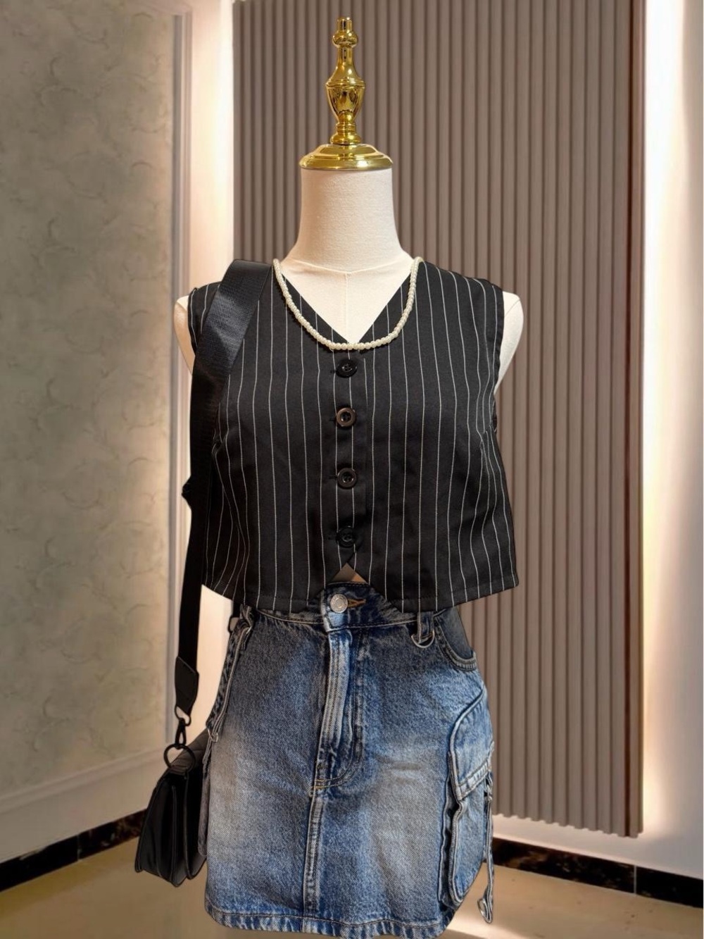 Black Pinstripe Cropped Button Vest🖤